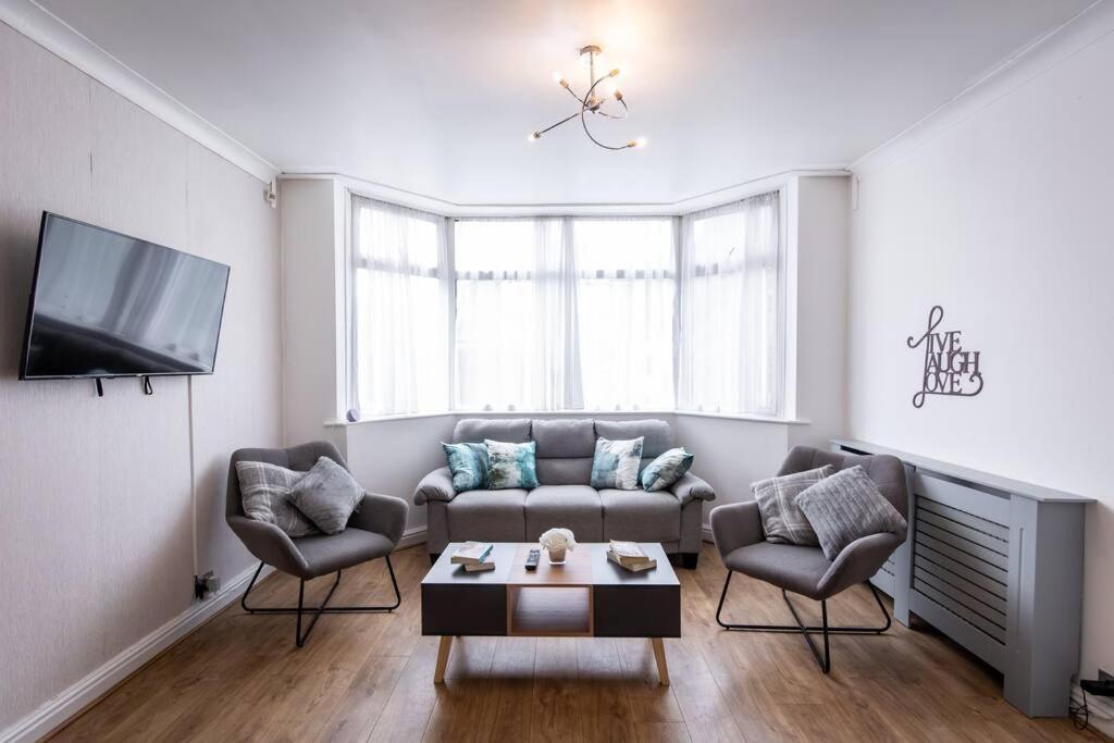 Windsor House 3 Bedrooms Sleeps 8 Манчестър Екстериор снимка