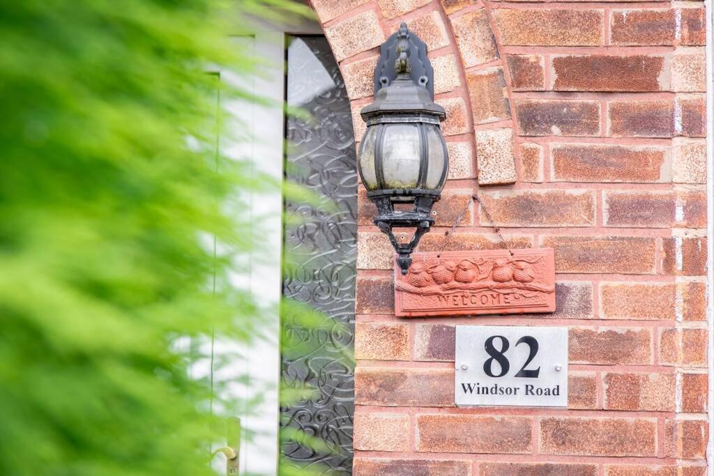Windsor House 3 Bedrooms Sleeps 8 Манчестър Екстериор снимка