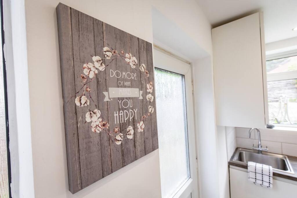 Windsor House 3 Bedrooms Sleeps 8 Манчестър Екстериор снимка